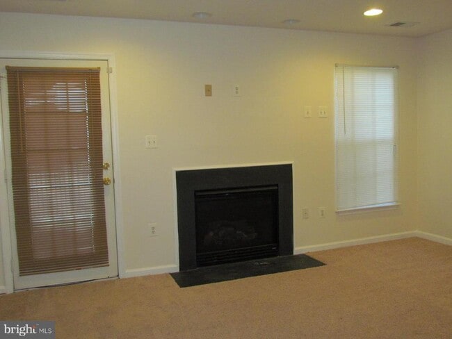 Building Photo - 46010 Saltmarsh Dr