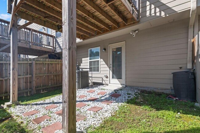 Photo - 940 Society Cir