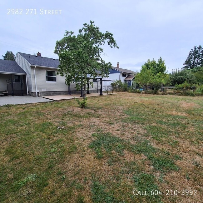 Building Photo - Spacious 3 Bedroom Home With Large Backyard