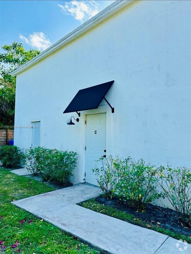 Building Photo - 564 NW 51st St Unit 3 Rental