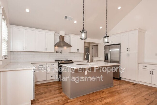 Photo - 2215 Lang Dr SW