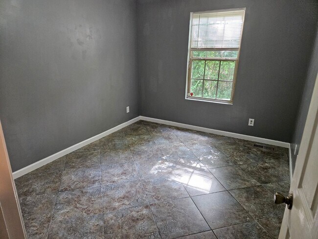 Photo - *Knoxville 37917 - FIVE bedroom, 2 bath newly remodeled home - Call Brad Croisdale (865) 805-9964