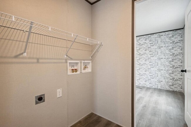 Photo - 22 New Yorker Blvd