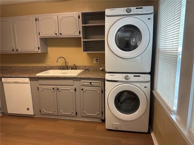 300 Coral Ave Unit B