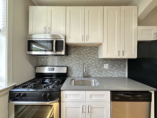 Photo - 2326 N Rockwell St Unit 2A
