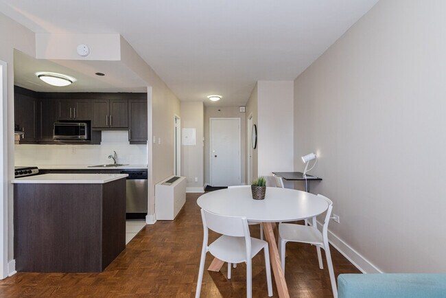 Photo - 1276 Av des Pins O Unit ID1364168P