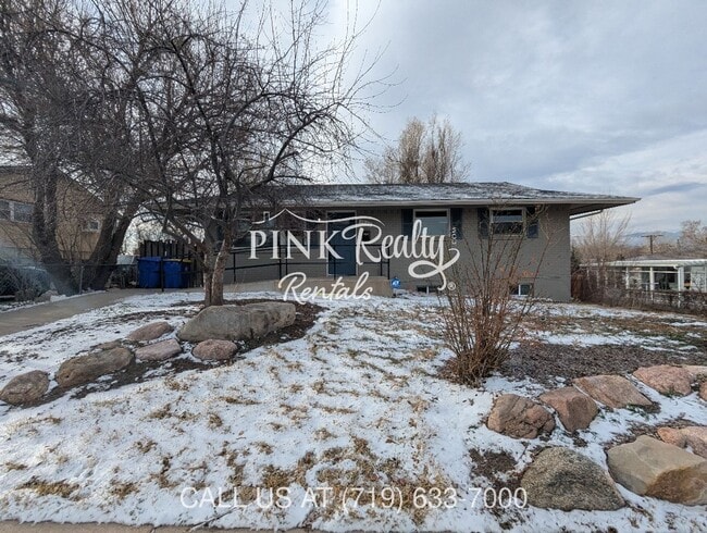 Building Photo - 2545 Lelaray St