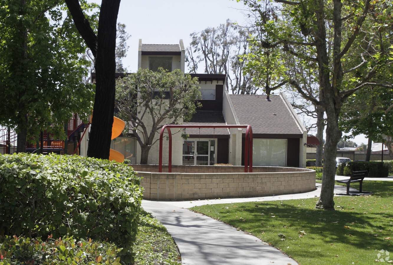 Building - Sullivan Manor