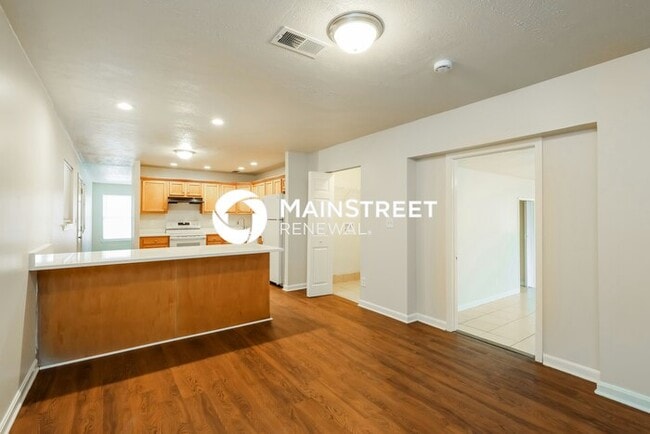 Photo - 5 Bedroom Pet-Friendly Home in Louisville, KY with Main Street Renewal