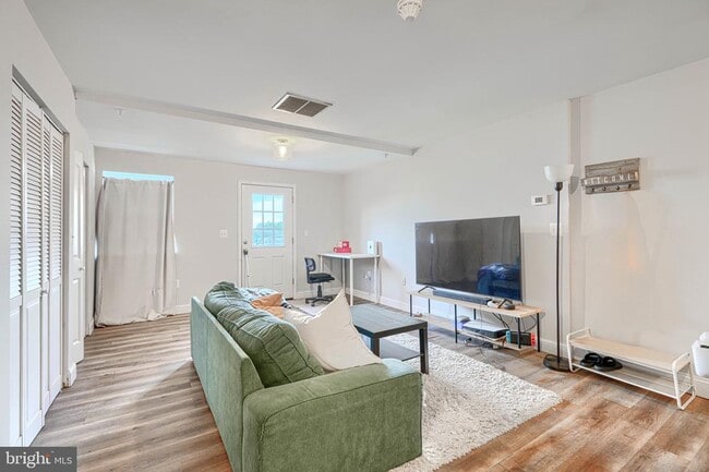 Building Photo - 1729 Guilford Ave Unit 3