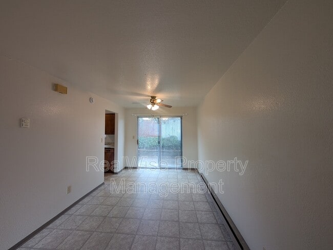 Photo - 84 SE Grape Ave