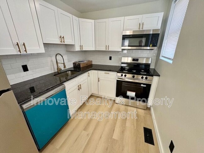 Building Photo - 2250 E Clearfield St Rental