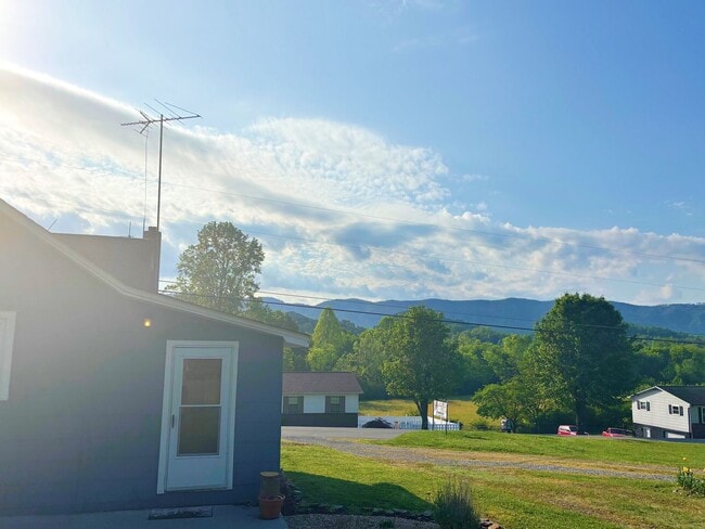 Photo - Maryville 37803 - 1 bedroom, 1 bath home  - Contact Jeremy Logan 865-307-2273