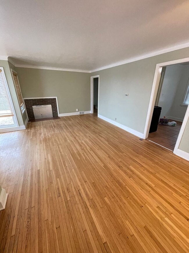 Photo - AVAILABLE NOW- 3 bbed 2 bath home!