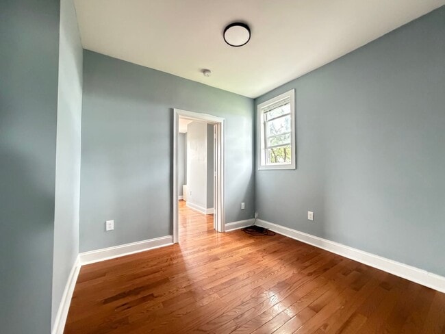 96 Seaview Ave 3L