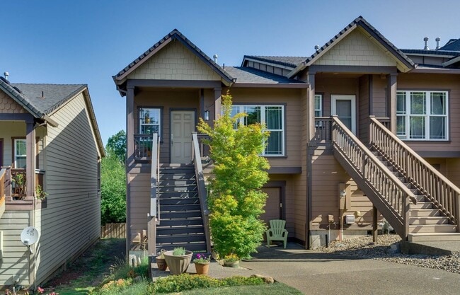 Building Photo - Spacious Happy Valley Townhome Featuring Three Bedrooms, Two Balconies & Attached Garage