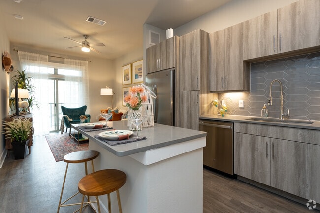 1BR, 1BA - 640SF
