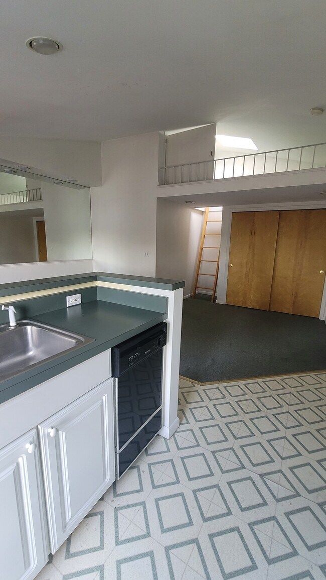 Photo - 182 Mansion St Apartments Unit 5