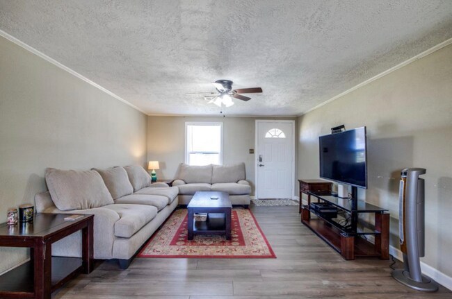 Photo - 2922 Michael St