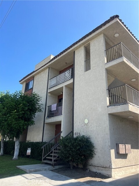 Photo - 822 E Lomita Ave