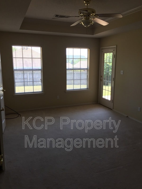 Photo - 305 Northridge Dr