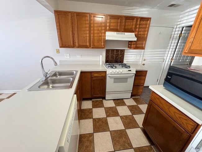 Photo - 647 Beaver Ct