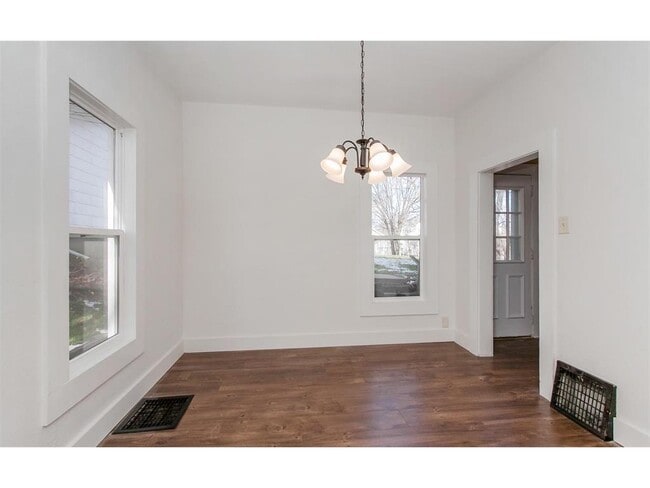 Photo - 1118 2nd Ave SW