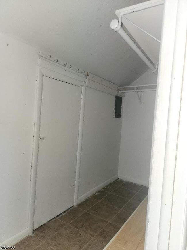 Photo - 525 Maple Ave