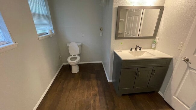 Photo - inviting & comfortable3 Bed 1 Bath House