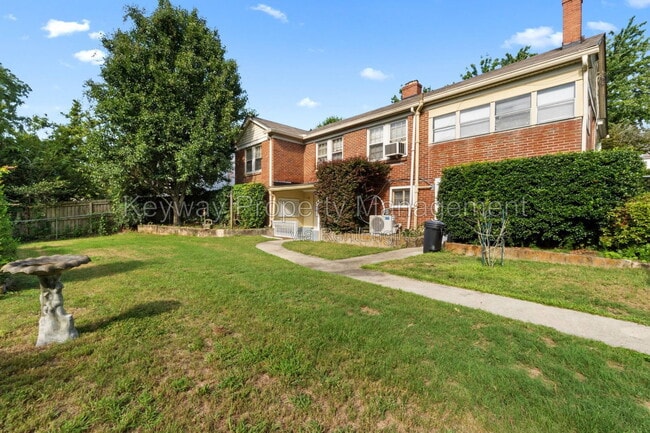 Photo - 1422 Heard Ave