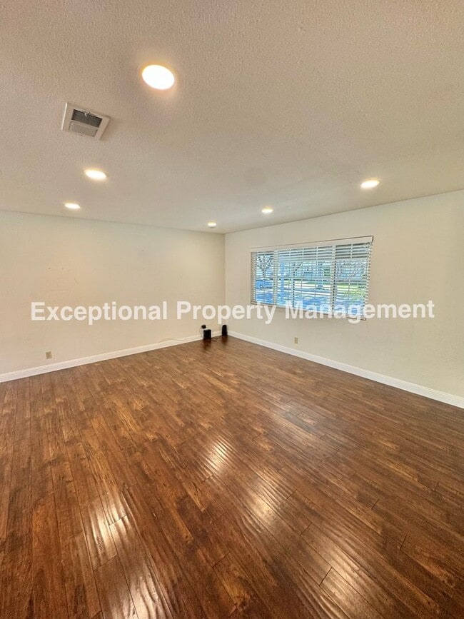 Photo - Ready to move in 3 bed 2 bath single story home!