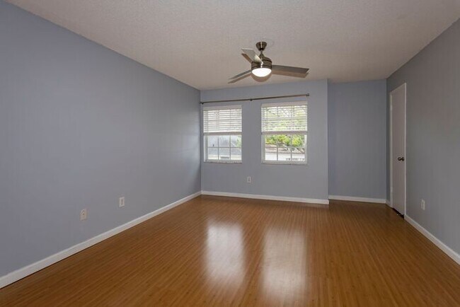 Photo - 2/1 condo