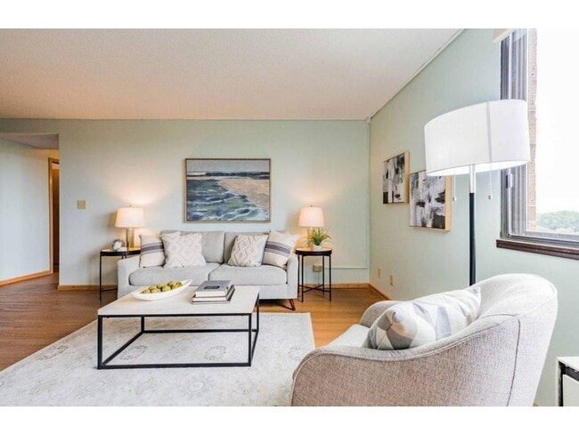 Photo - Spacious one-bedroom, one-bath condo in a fantastic St. Paul location! Unit 909