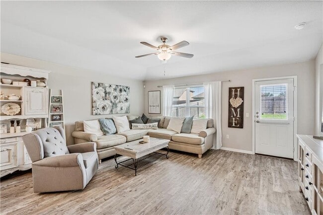 Photo - 409 Lewisville Ln