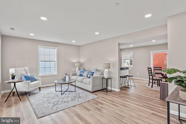 Photo - 22802 Lawrence Ave