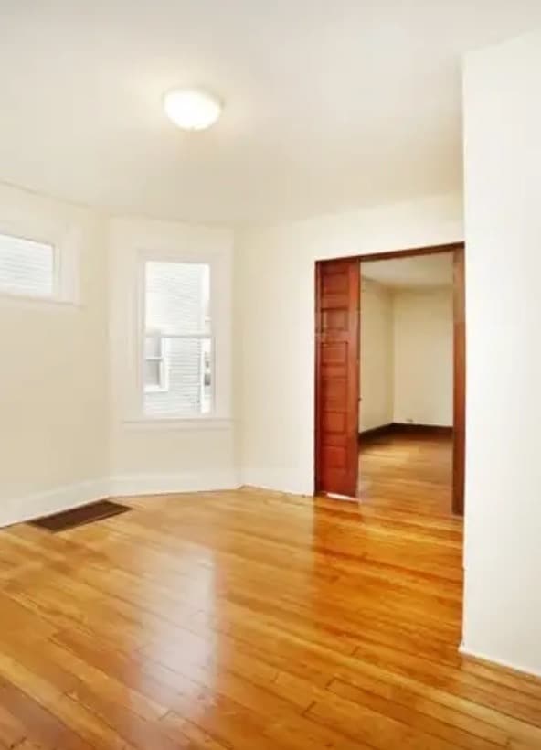 Building Photo - 305 Eaton Ave Unit 1