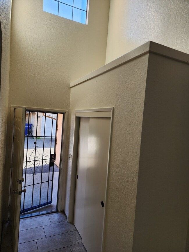 Photo - 1313 Claus Rd Unit B