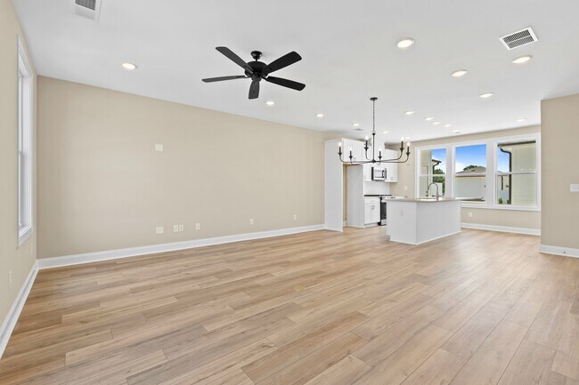 Photo - 422 Trumpet St