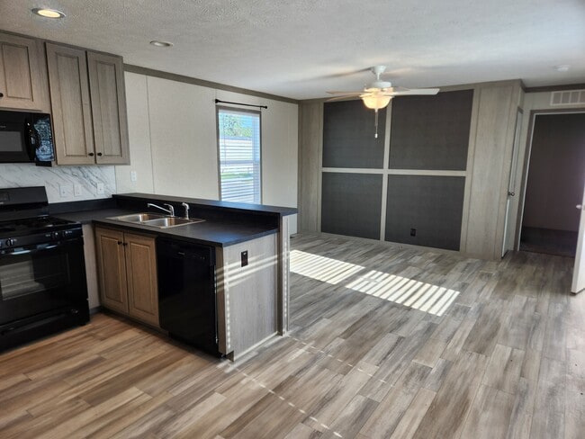 Photo - 100 W Arizona