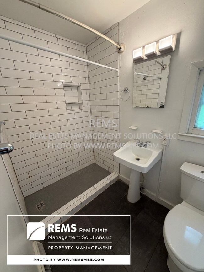 Photo - 947 Williamson St Unidad 1 - Lower