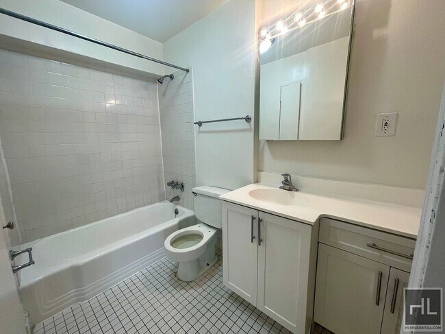 Photo - EAST 36 STREET Unidad 11H