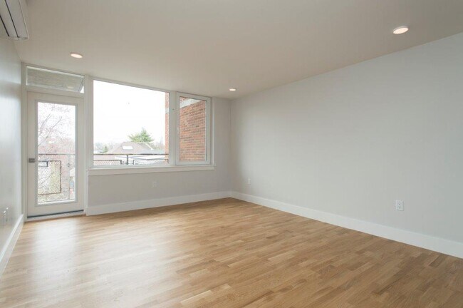 Photo - 334 Harvard St Unit H4