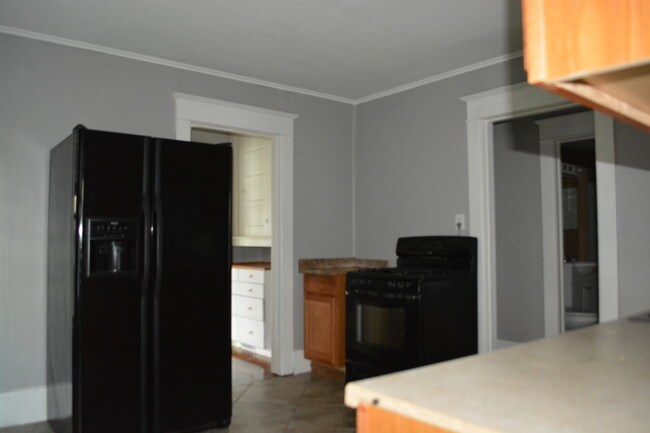 Stove and Fridge - 100 Butler Ave Unidad 1