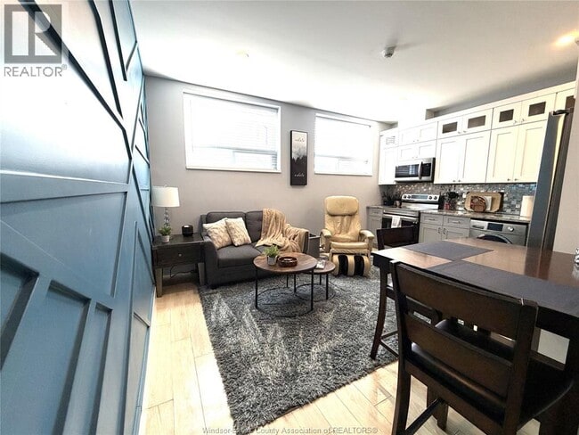 Photo - 477 Pelissier St Unit 6