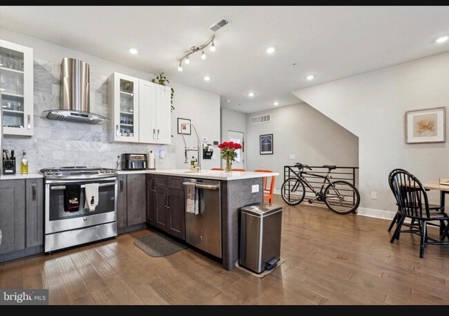 Photo - 1 Titan St Unit A