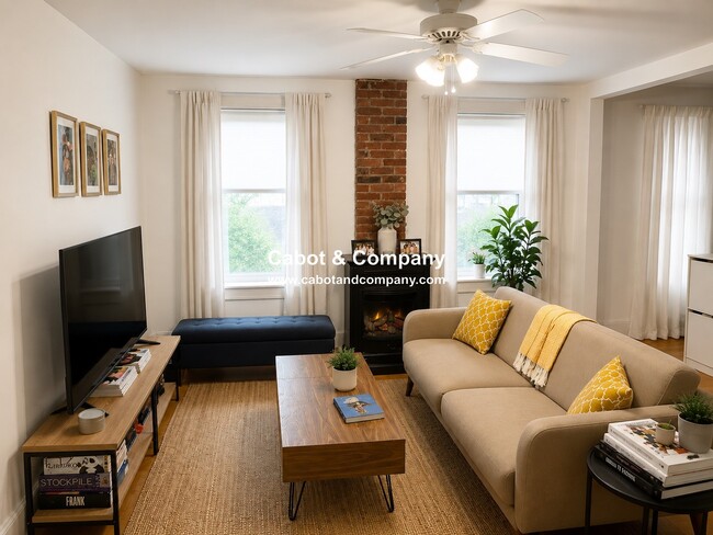 Building Photo - 30 Holmes St Unit 2