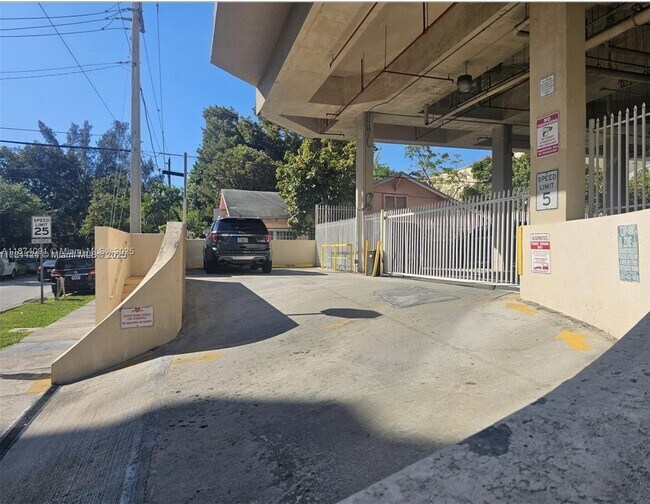 Photo - 102 SW 6th Ave Unidad 205