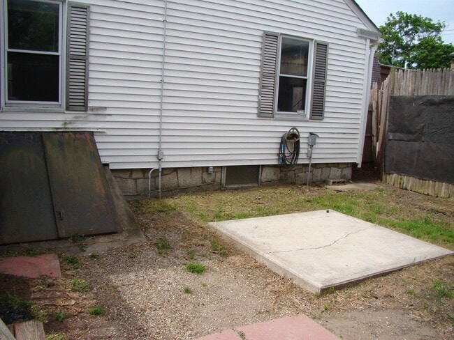 Photo - 145 McQuesten St
