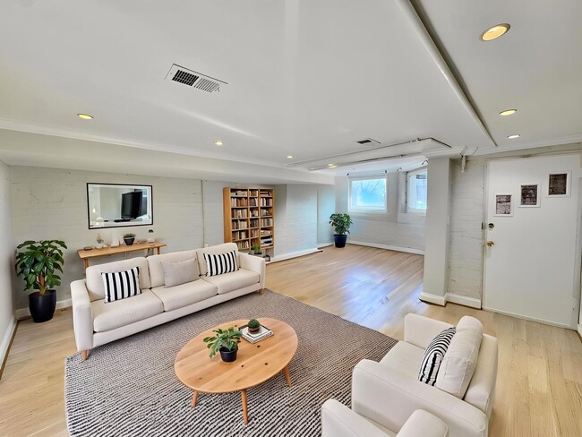 Building Photo - 3215 11th St NW Unit Bsmt