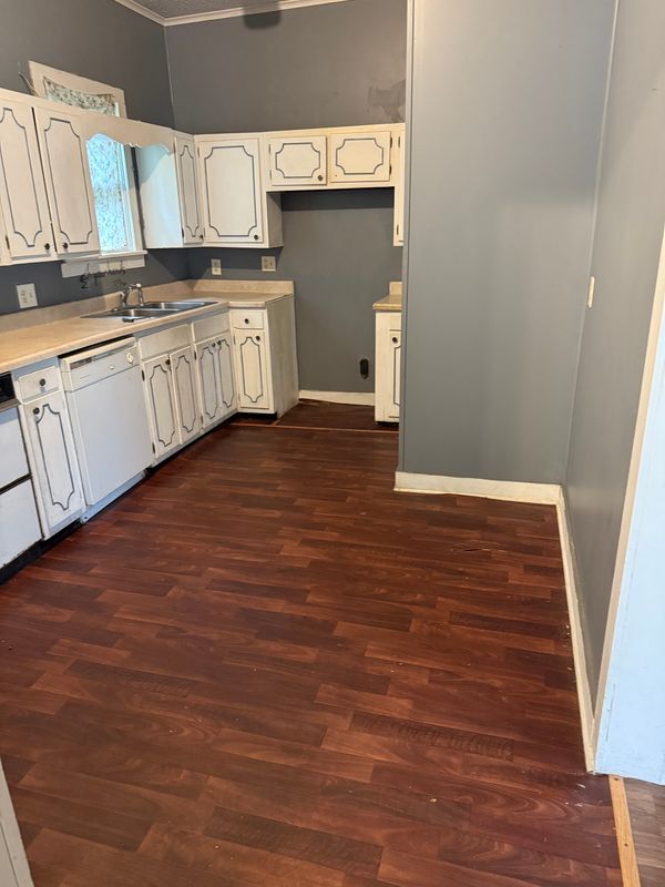 Photo - 819 E 4th St